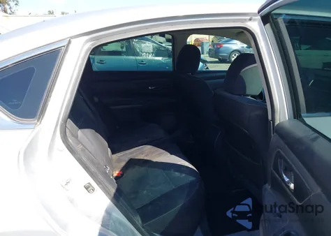 2016 Nissan Altima 2.5/2.5 S/2.5 Sl/2.5 Sr/2.5 Sv из США, поврежденный, VIN 1N4AL3AP8GC261786